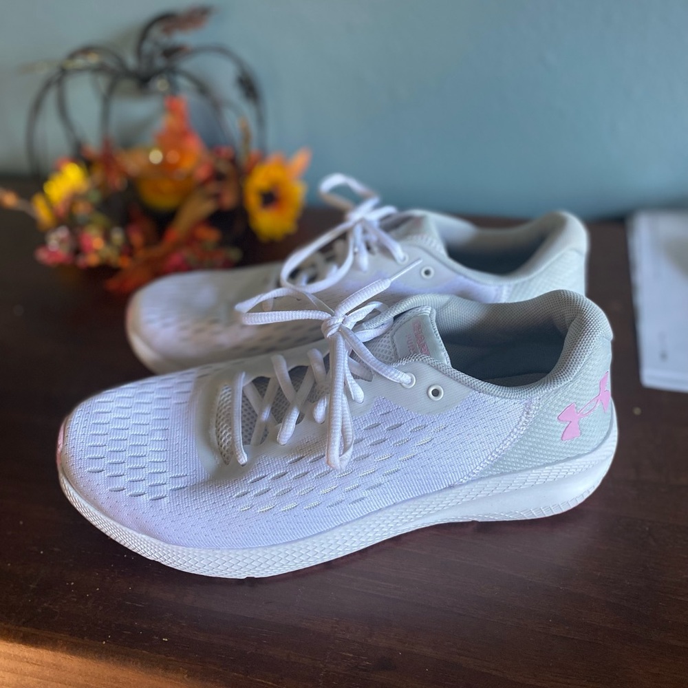 Women’s size 10 Under Armour Shoes